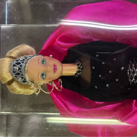 1998 Happy Holidays Special Edition Barbie Doll. New In Original Box. - Picture 6 of 6